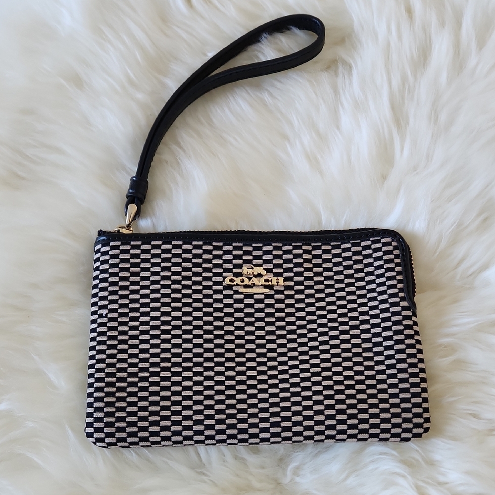 NWOT Coach Black & Tan Legacy Jacquard Corner Zip Wristlet Wallet 🖤🤎🎁